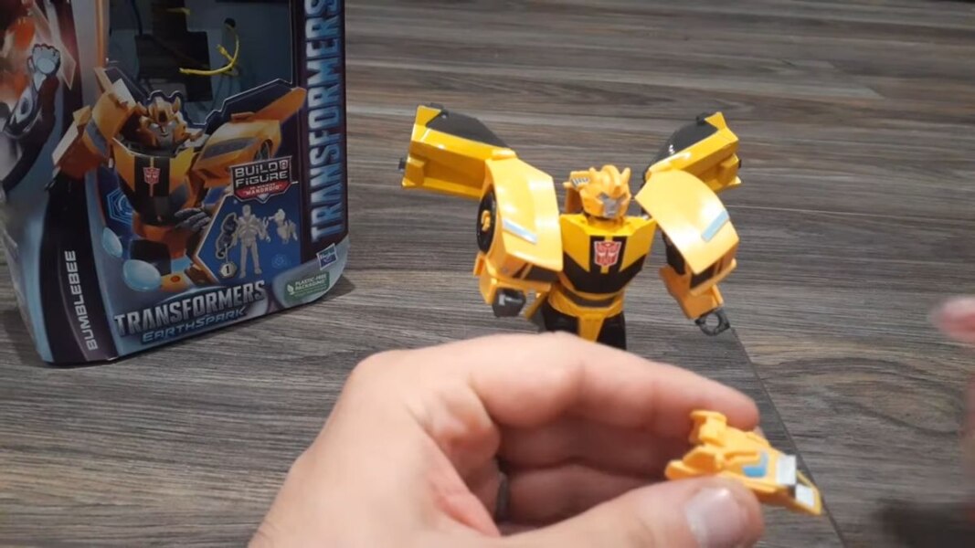 In Hand Image Of Transformers Earthspark Bumblebee Deluxe Class  (8 of 14)